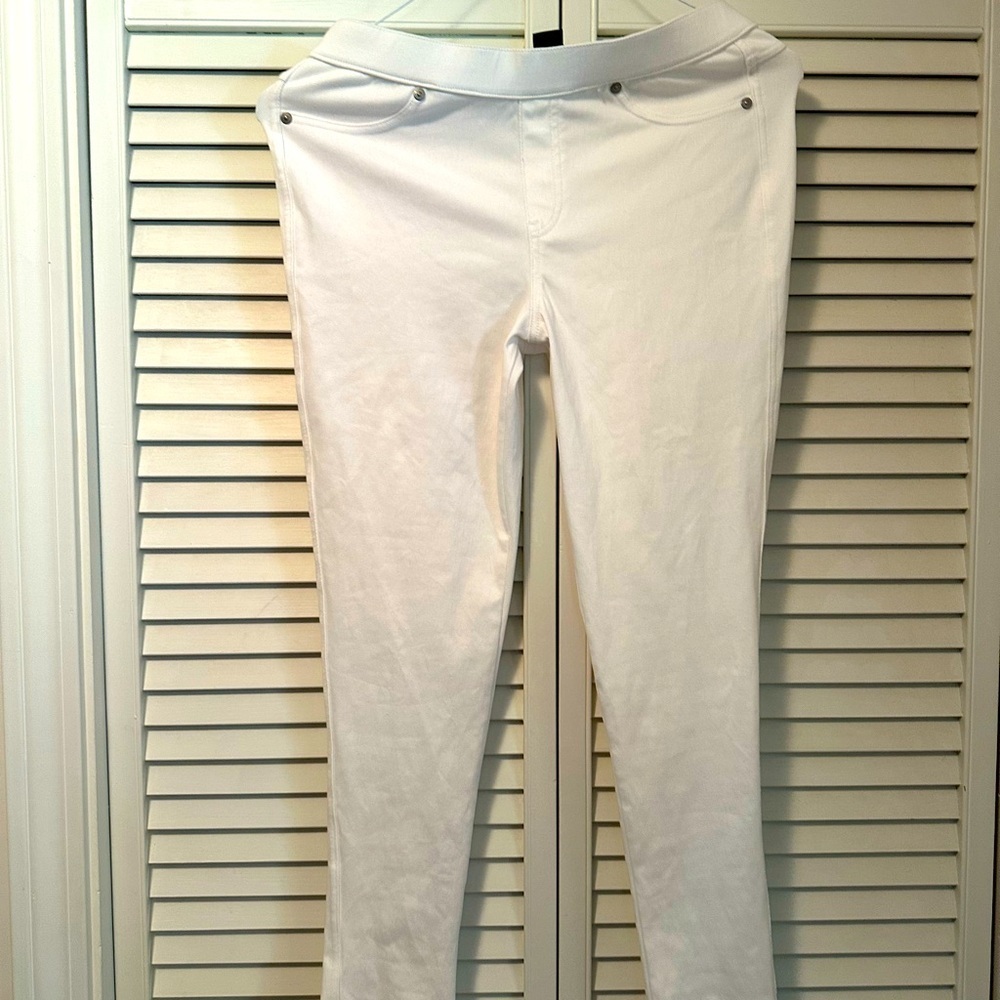 Vera Wang white pants inseam from crotch approx 24.5". Nice stretch. Medium